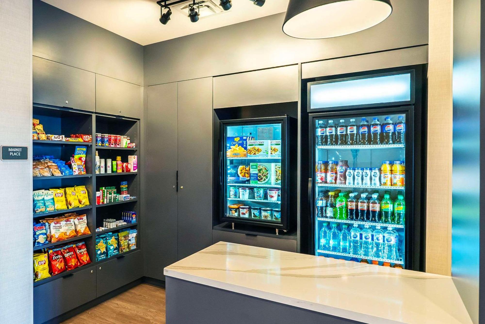 基洛纳舒适套房酒店, BC